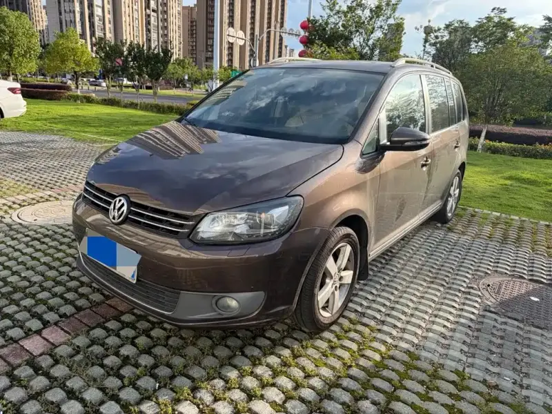 Volkswagen Touran, 2014 — фото 1