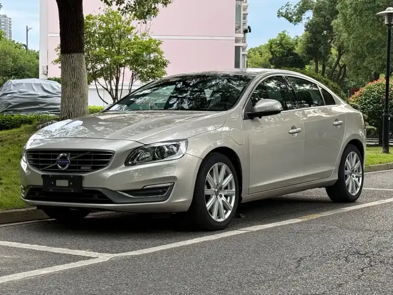 Volvo S60 PHEV, 2016 — фото 1