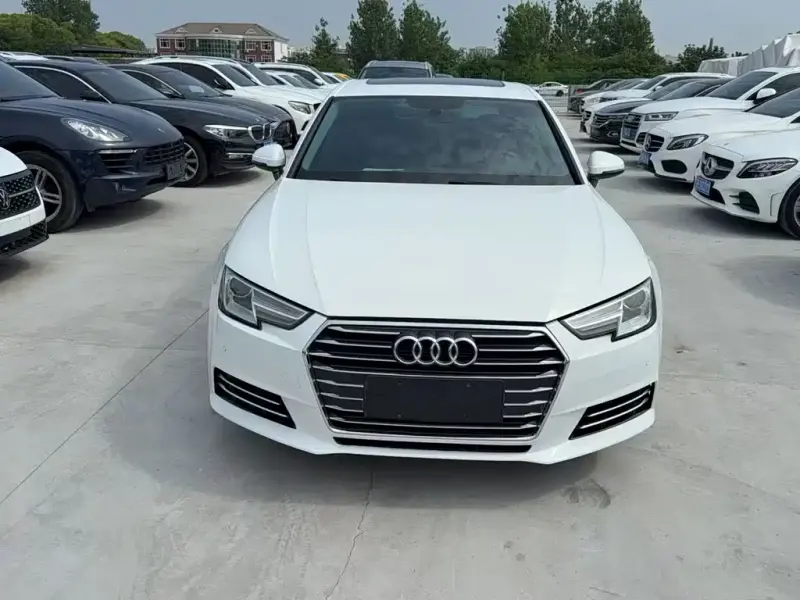 Audi A4L, 2018 — фото 1