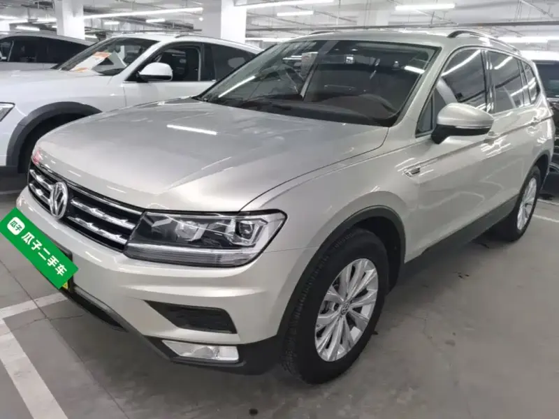Volkswagen Tiguan L, 2018 — фото 1