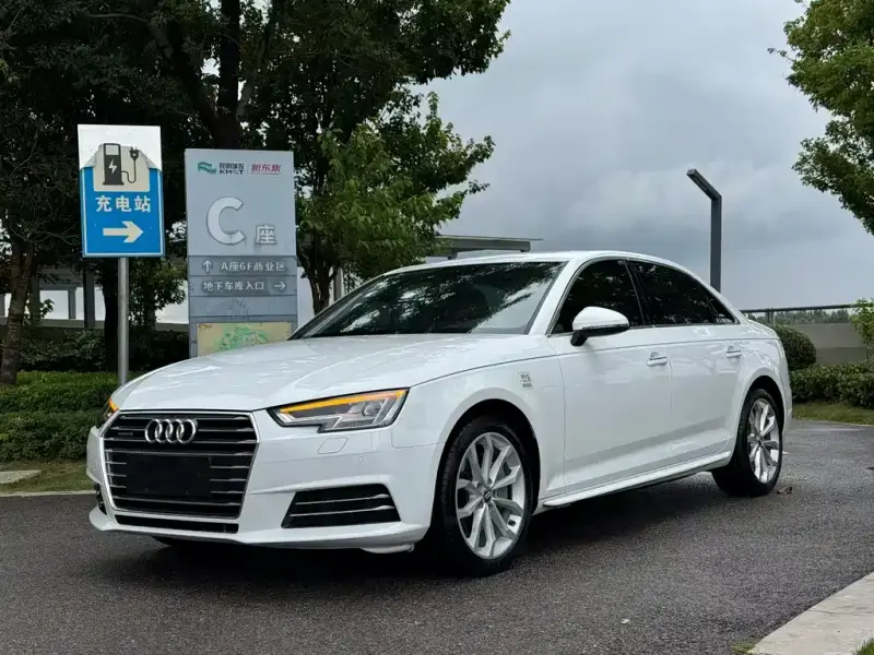 Audi A4L, 2016 — фото 1