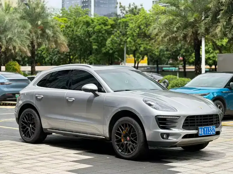 Porsche Macan, 2015