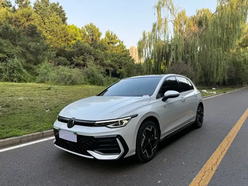 Volkswagen Golf, 2025