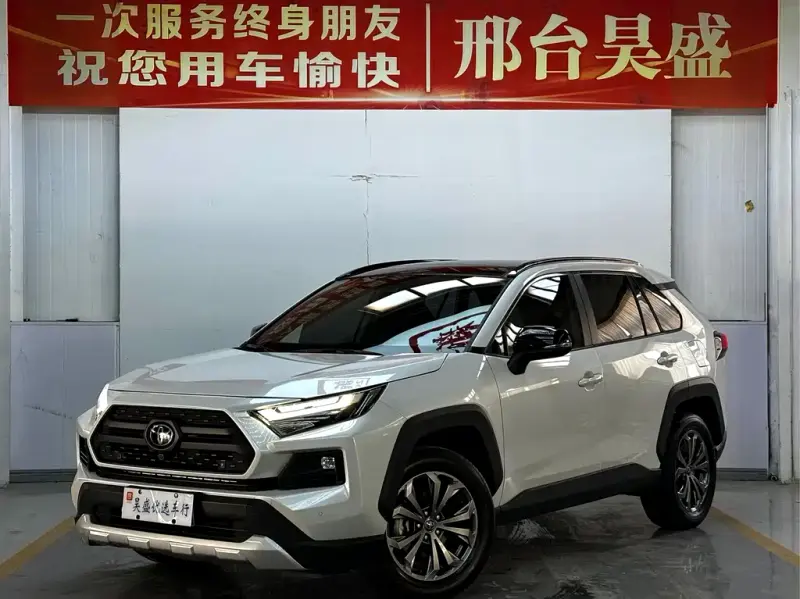 Toyota RAV4, 2023 — фото 1