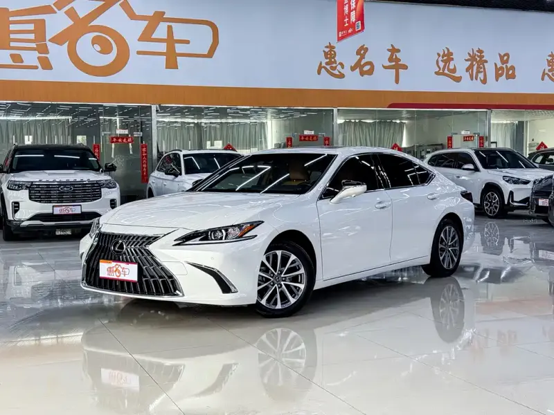 Lexus ES, 2022