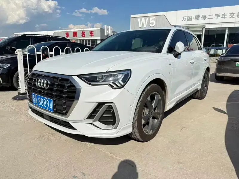 Audi Q3, 2022