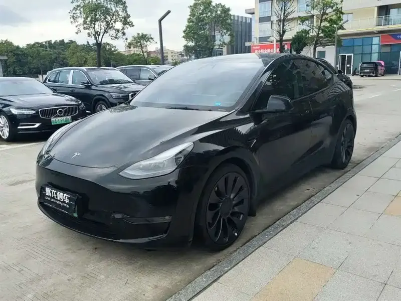Tesla Model Y, 2024