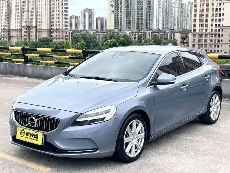 Volvo V40, 2018