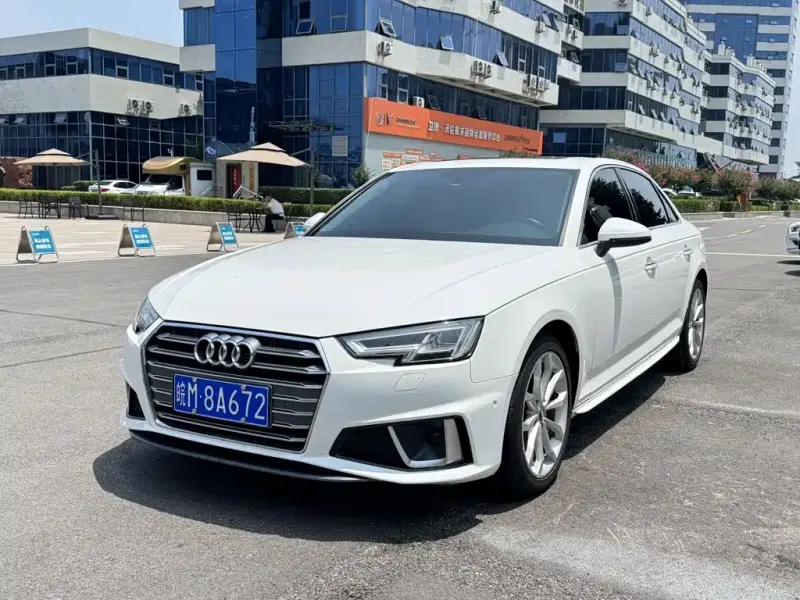 Audi A4L, 2019 — фото 1