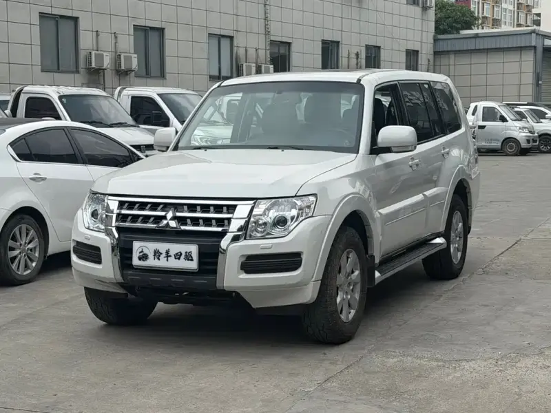 Mitsubishi Pajero (Import), 2017