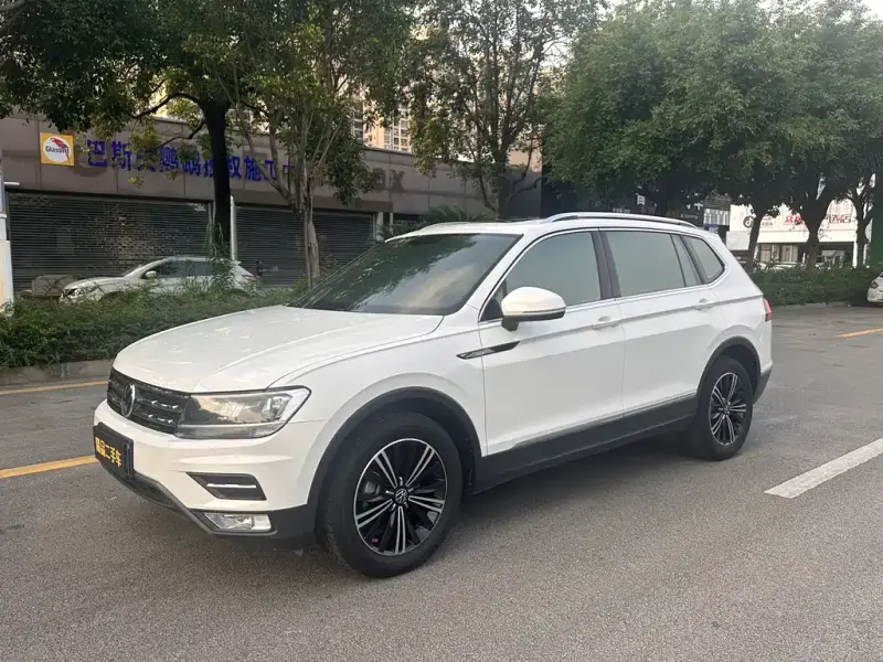 Volkswagen Tiguan L, 2021 — фото 1