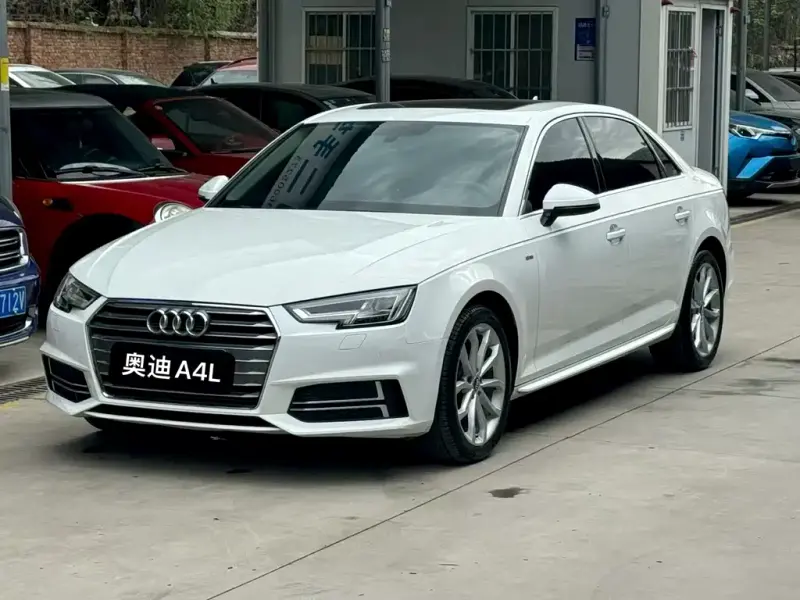 Audi A4L, 2018 — фото 1