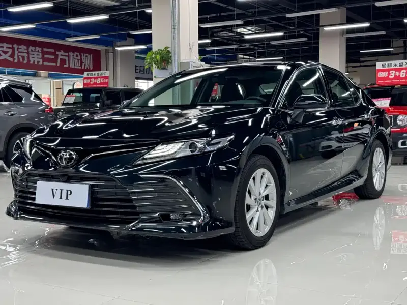 Toyota Camry, 2023 — фото 1