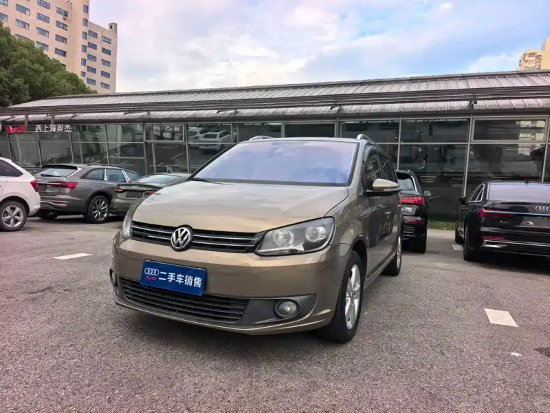 Volkswagen Touran, 2015 — фото 1