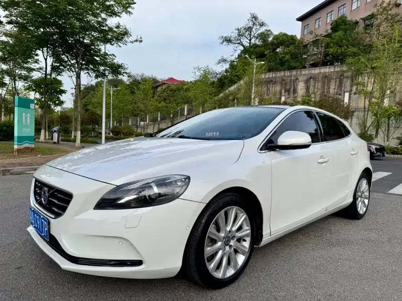 Volvo V40, 2014