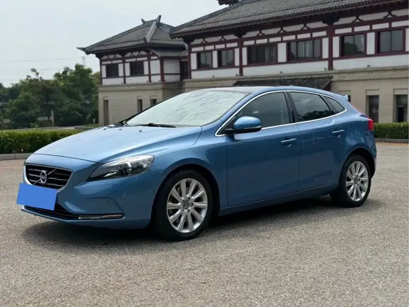 Volvo V40, 2015