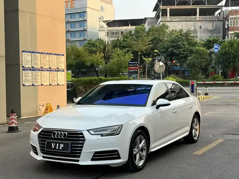 Audi A4L, 2017 — фото 1