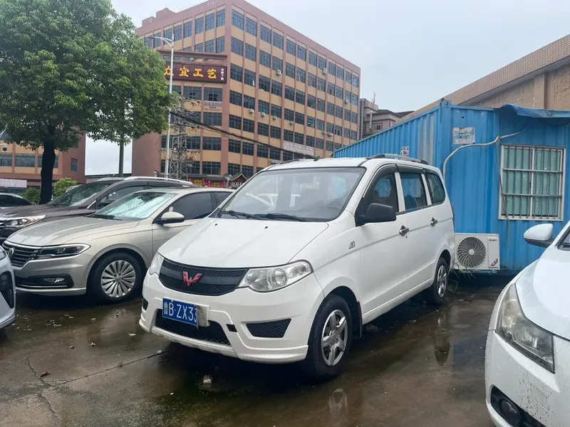 Wuling Hongguang, 2015