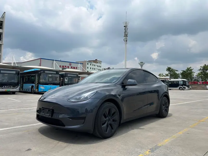 Tesla Model Y, 2024