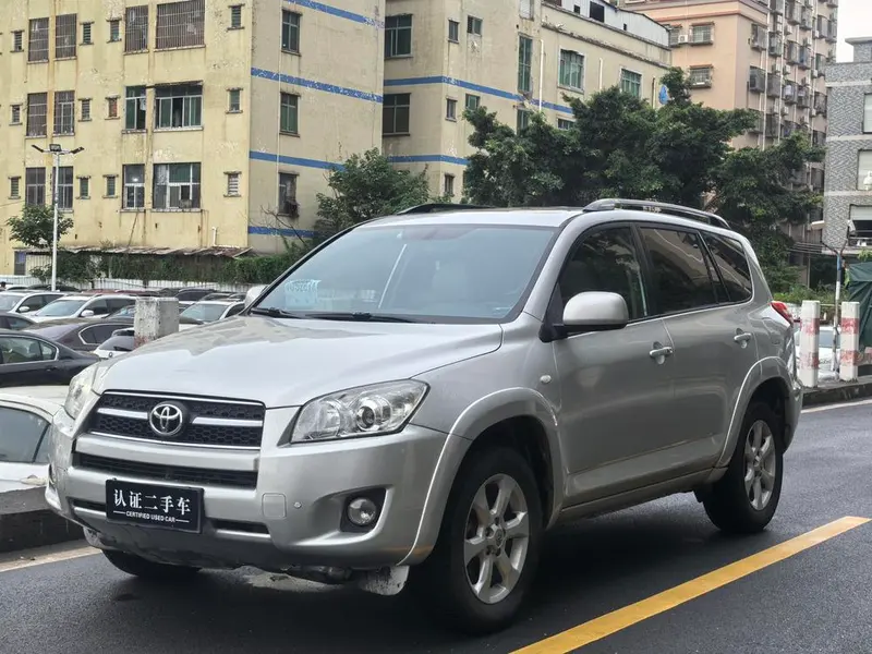 Toyota RAV4, 2010