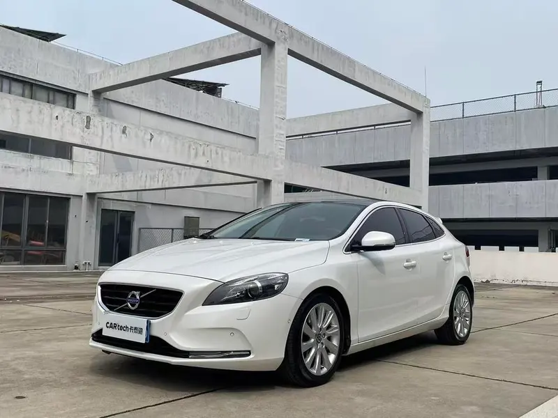 Volvo V40, 2015