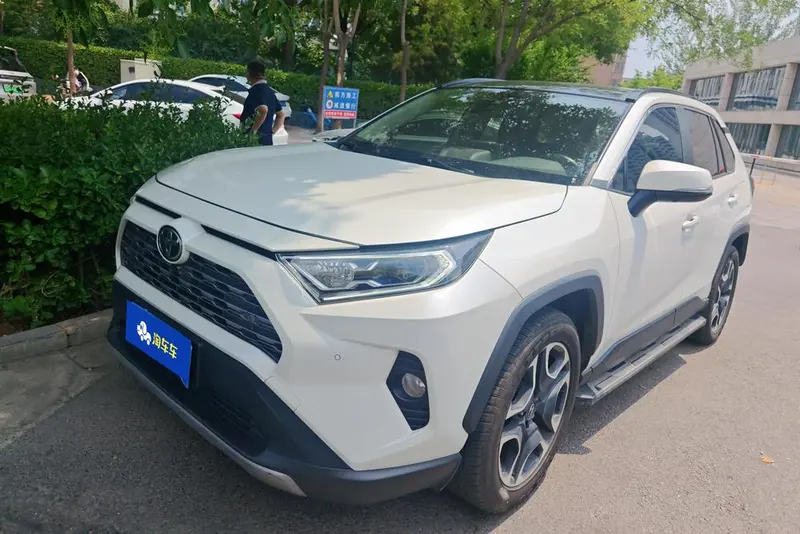 Toyota RAV4 2.0L CVT 2WD Premium Edition, 2020 — фото 1