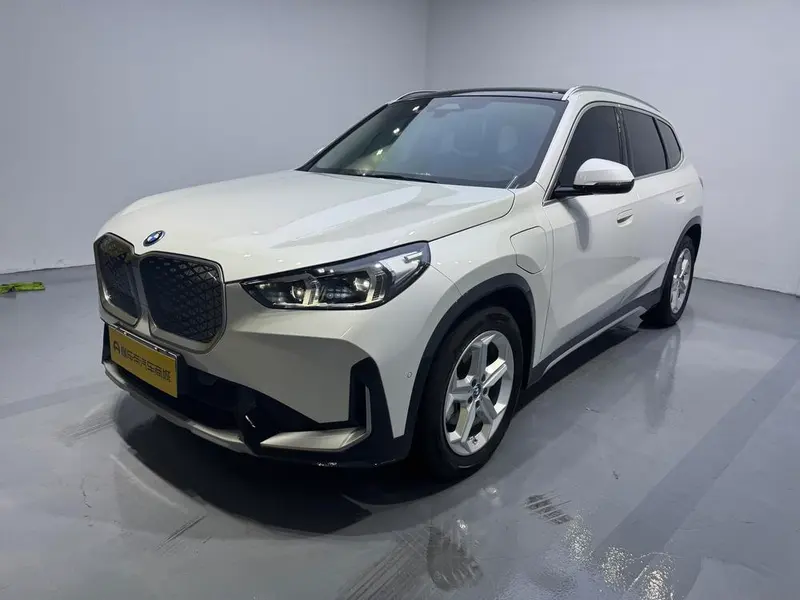 BMW iX1, 2025