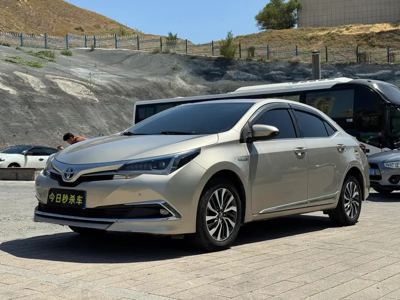 Toyota Corolla Facelift Dual Engine 1.8L E-CVT Elite Edition CN5, 2017 — фото 1