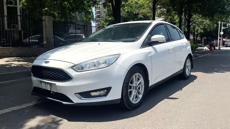 Ford Focus Sedan 1.6L Auto Style Version, 2015 — фото 1