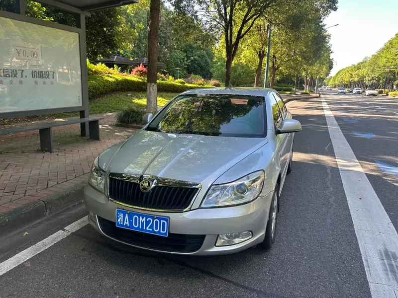 Skoda Octavia Classic Model 1.6L Auto Elite Edition, 2015 — фото 1