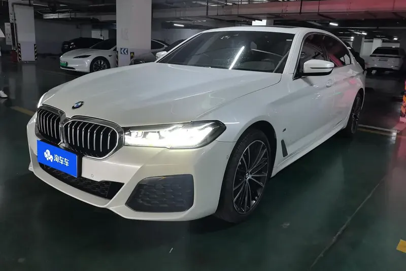 BMW 5-Series, 2022