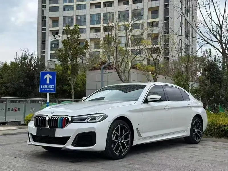 BMW 5-Series, 2022