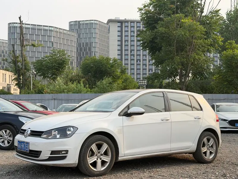 Volkswagen Golf 230TSI Manual Comfort Version, 2016 — фото 1