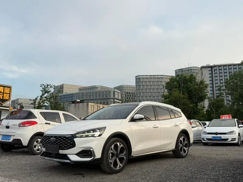 Ford Focus Edition EcoBoost180 Auto Trendy Version, 2021 — фото 1
