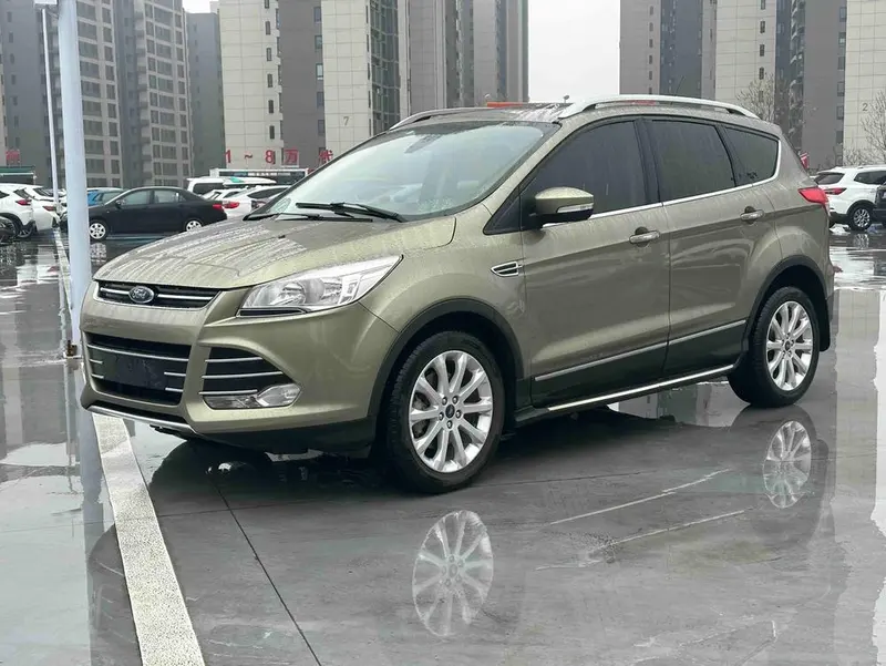 Ford Kuga, 2013