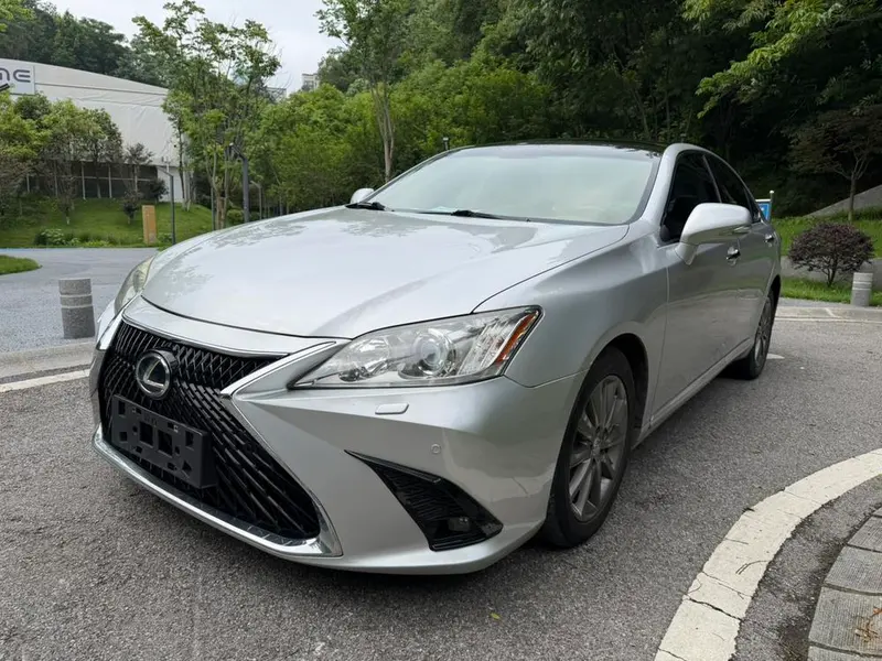 Lexus ES, 2010