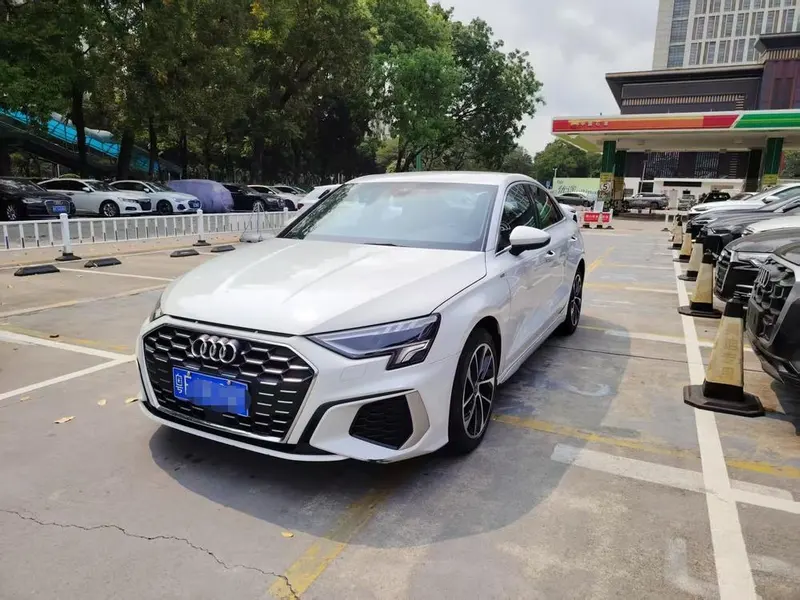 Audi A3 A3L Limousine 35 TFSI Sport Version, 2022 — фото 1