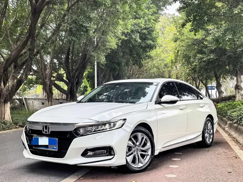 Honda Accord 260TURBO Luxury Edition CN6, 2018 — фото 1