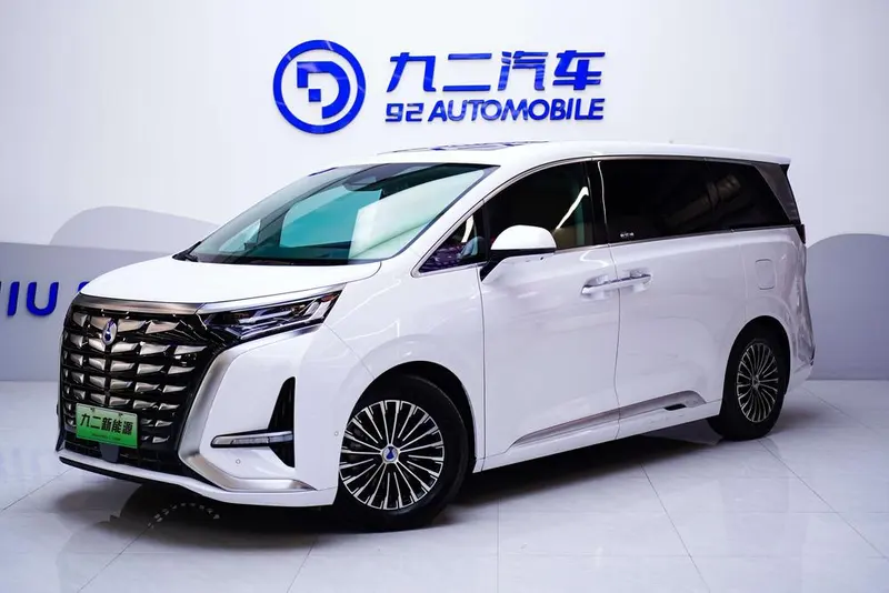 Denza D9 DM, 2022