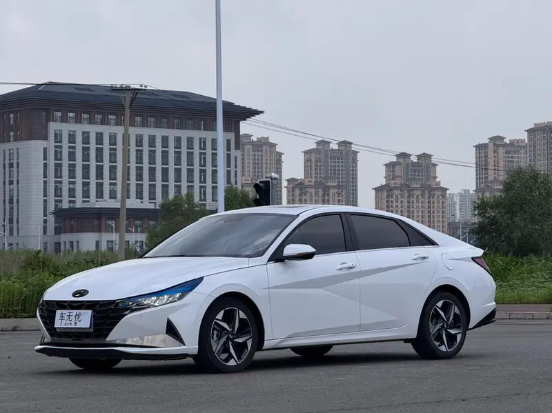Hyundai Elantra, 2022