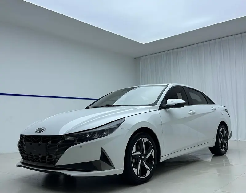 Hyundai Elantra, 2022
