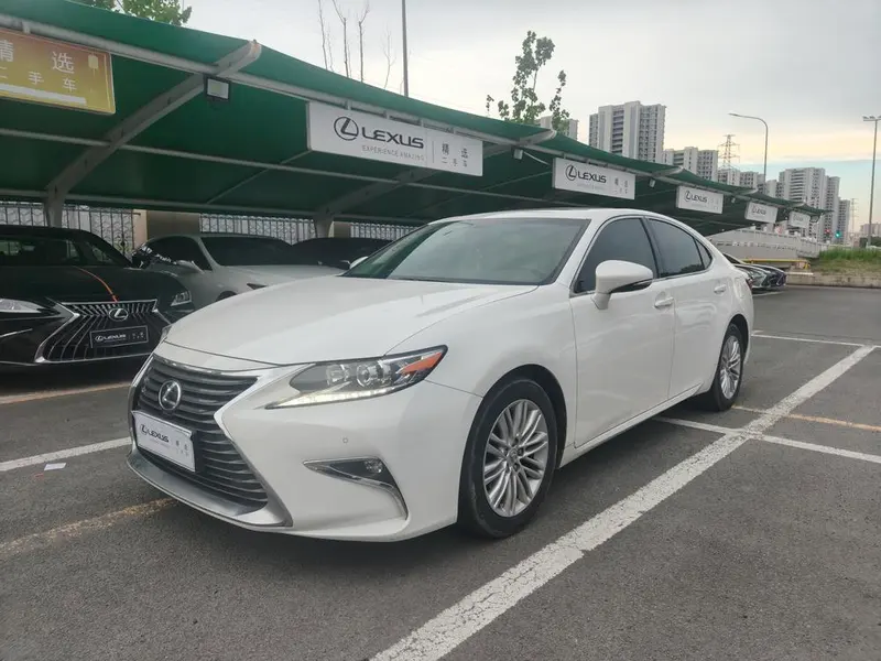 Lexus ES 200 Comfort Edition, 2015 — фото 1