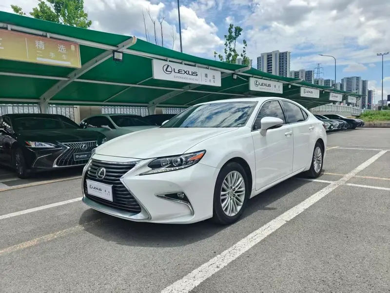 Lexus ES 200 Elite Edition, 2015 — фото 1