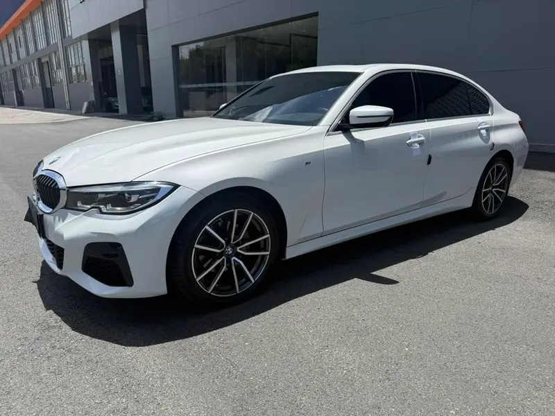 BMW 3-Series, 2022