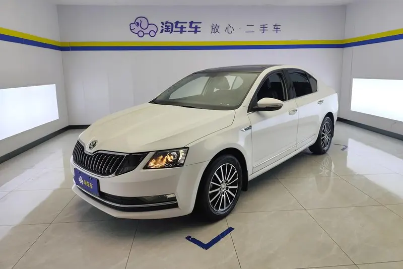 Skoda Octavia 1.5L Auto Luxury Edition CN5, 2019 — фото 1