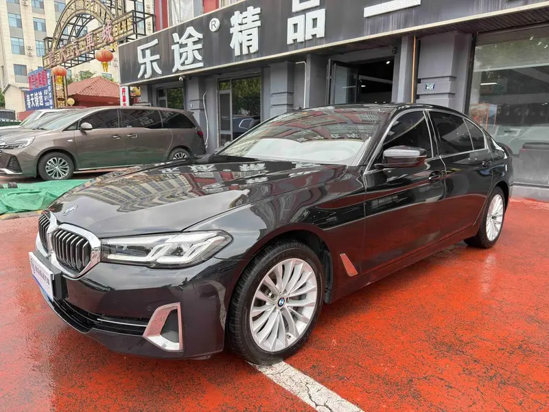 BMW 5-Series, 2022