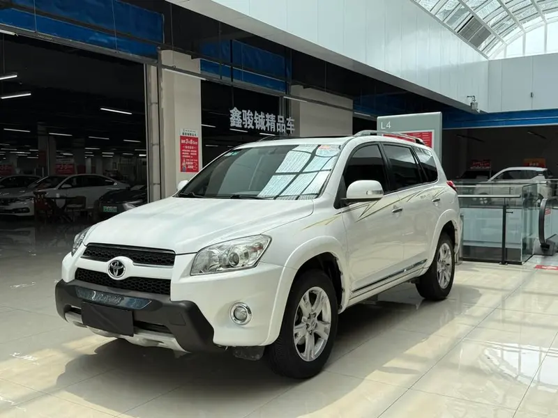 Toyota RAV4 2.4L автомат полный привод 至臻 версия, 2011 — фото 1