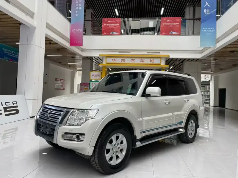 Mitsubishi Pajero (Import), 2019