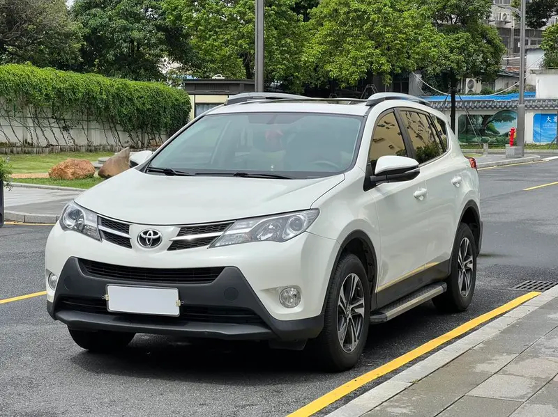 Toyota RAV4 2.0L CVT 2WD Style Edition, 2015 — фото 1