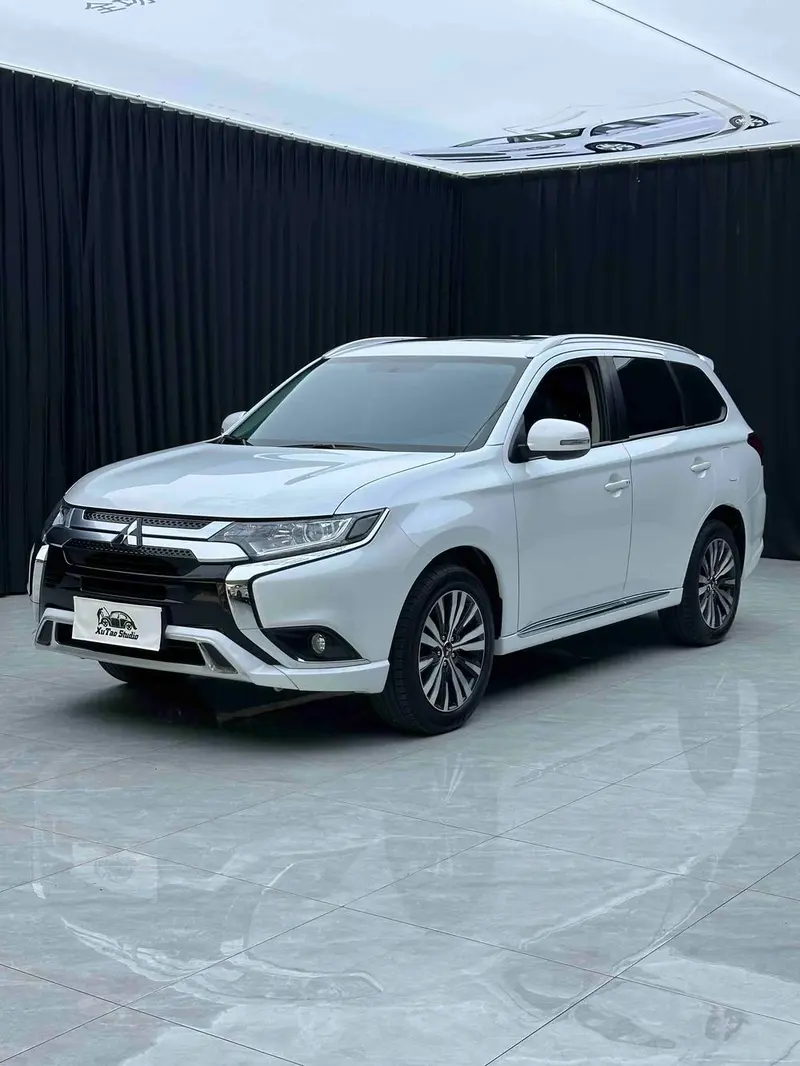 Mitsubishi Outlander, 2021